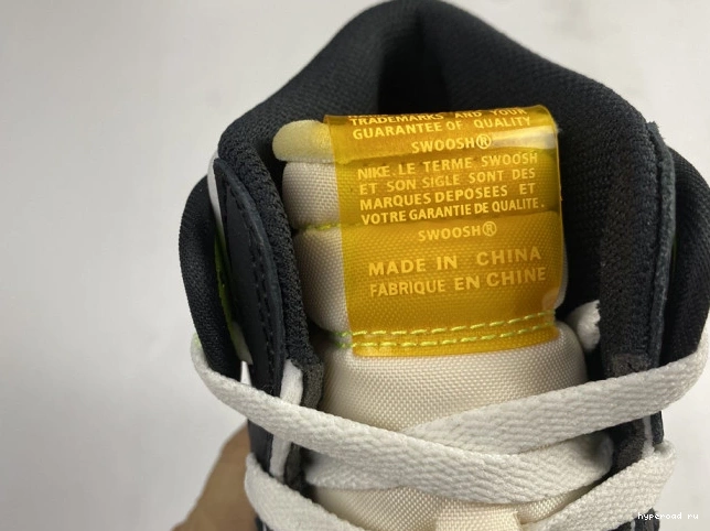 1 AIR RETRO OG 'VOLT GOLD' JORDAN HIGH 555088-118 0524